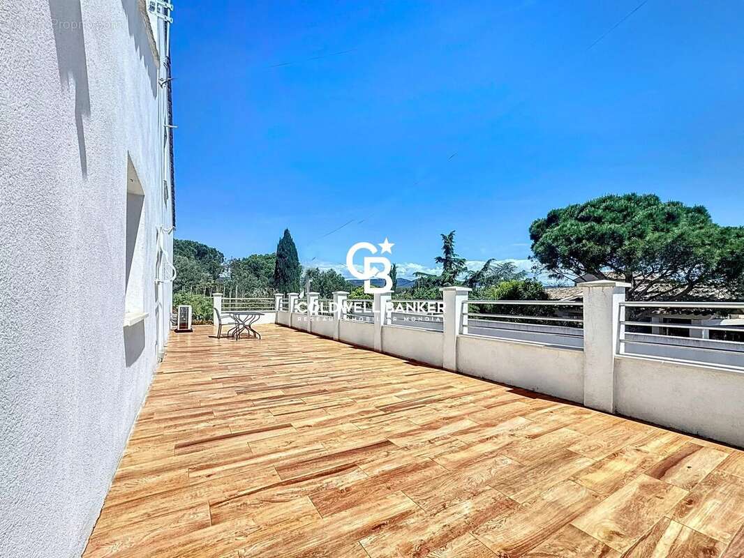 Maison à PUGET-SUR-ARGENS