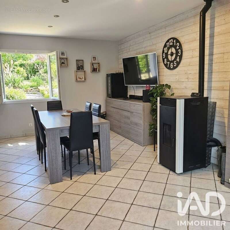 Maison 170 m² à Jarze  - photo 3