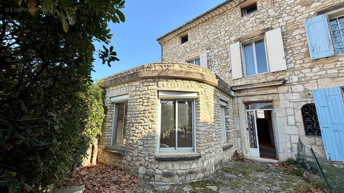 Maison à PERNES-LES-FONTAINES