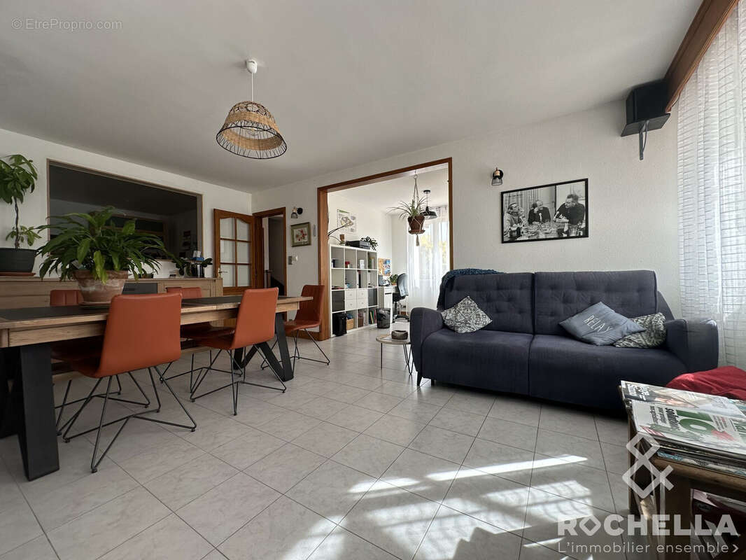 Maison à SAINT-JEAN-D'ANGELY