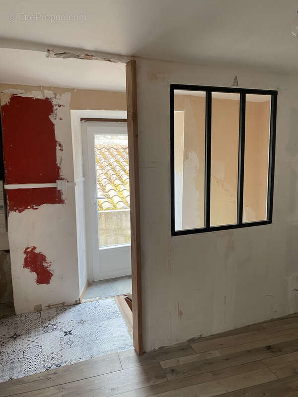 Maison rénovée avec garage, terrasse et jardin - photo 11
