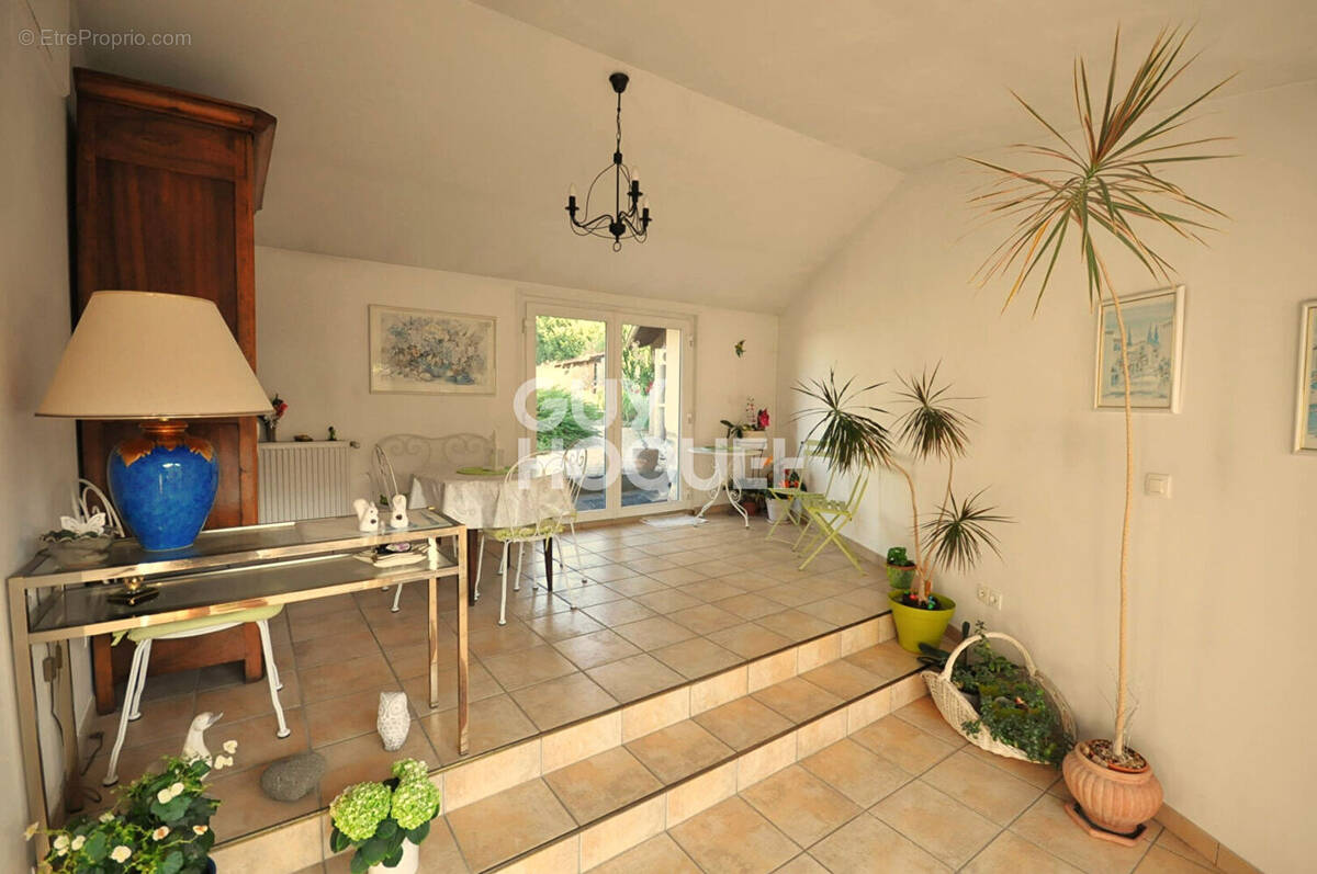 Maison à SAINT-GENIS-L'ARGENTIERE