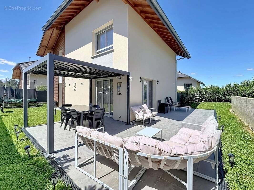 Maison à MONTAGNY-LES-LANCHES