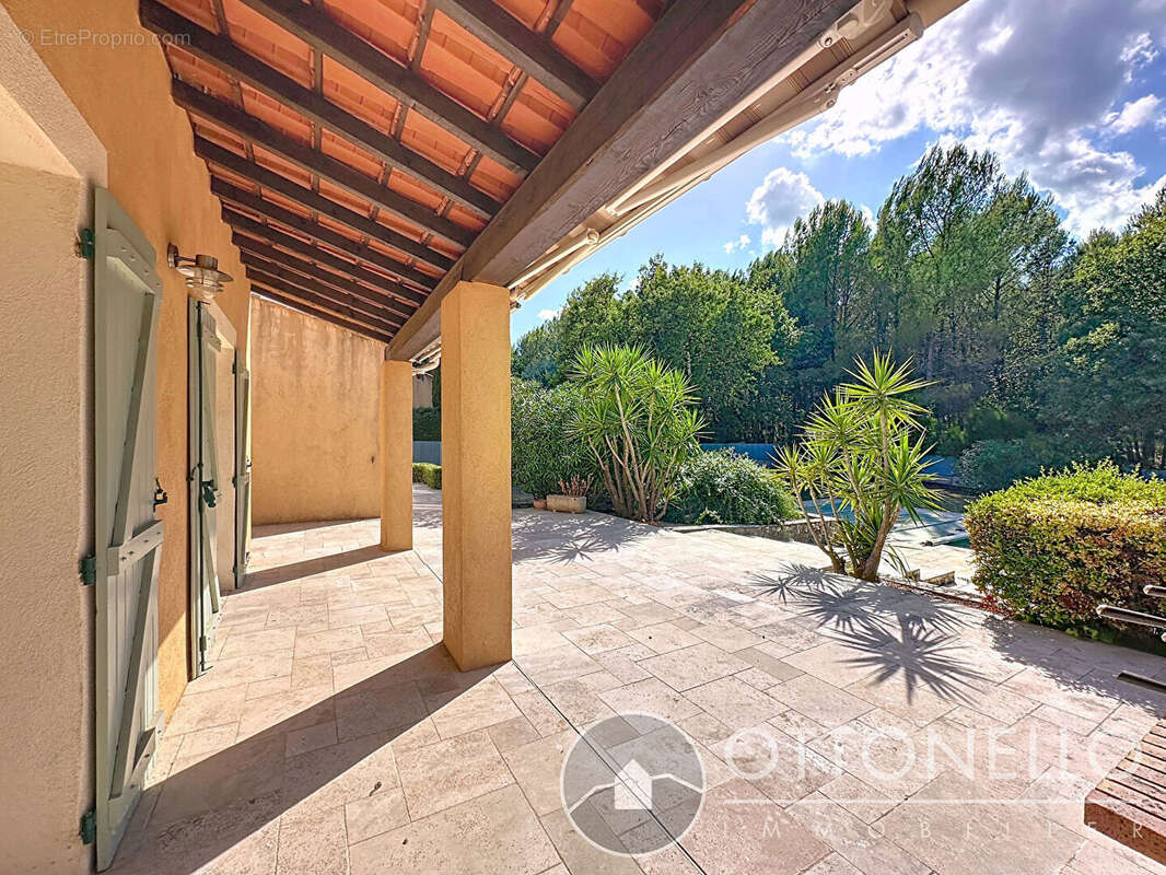 Maison à ROQUEBRUNE-SUR-ARGENS