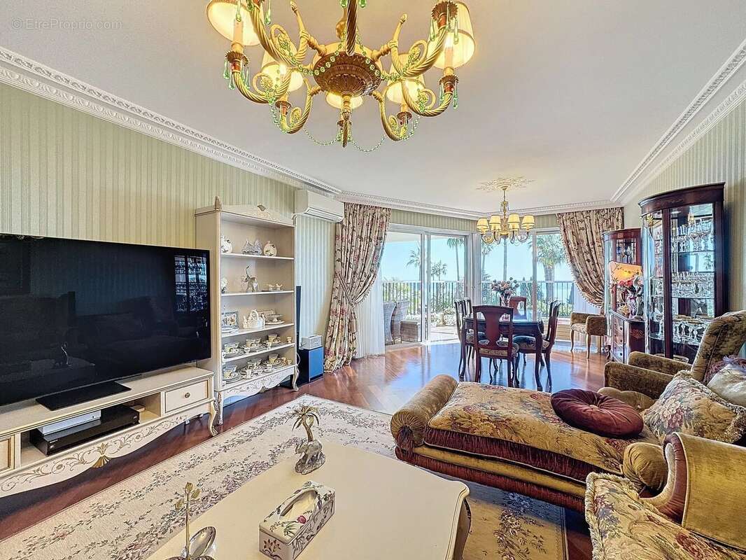 Appartement à VALLAURIS