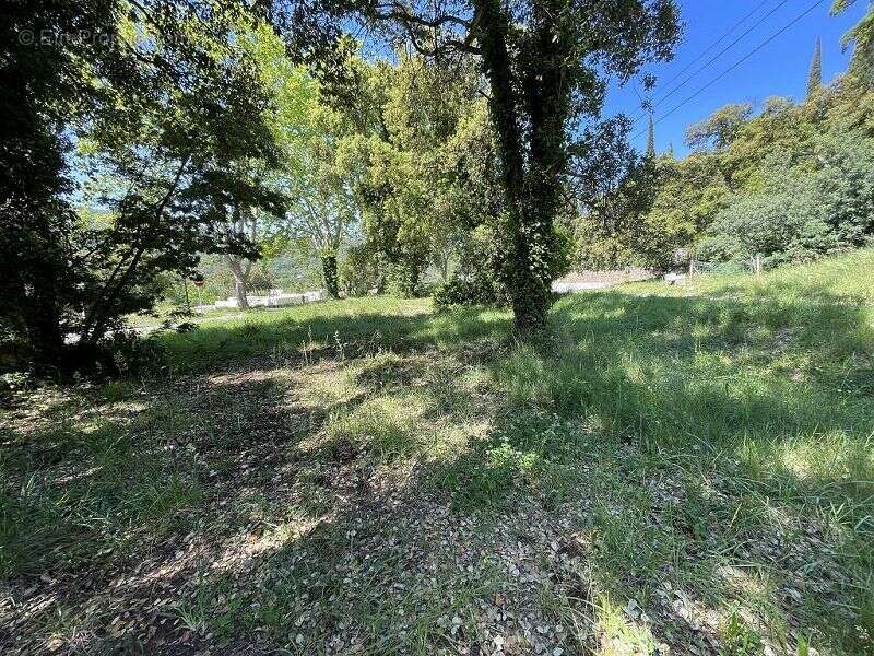 Terrain à LES CLUSES