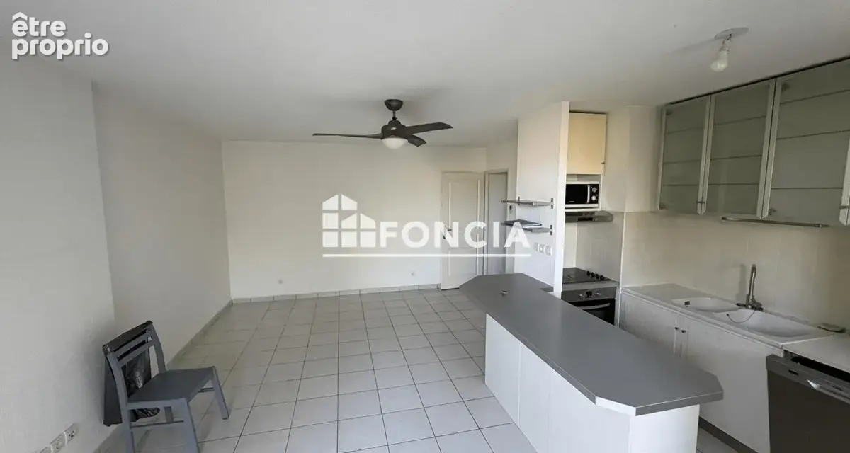 HYERES, Appartement 2 chambres avec grande terrasse et parking privatif dans une résidence calme et sécurisée - photo 8