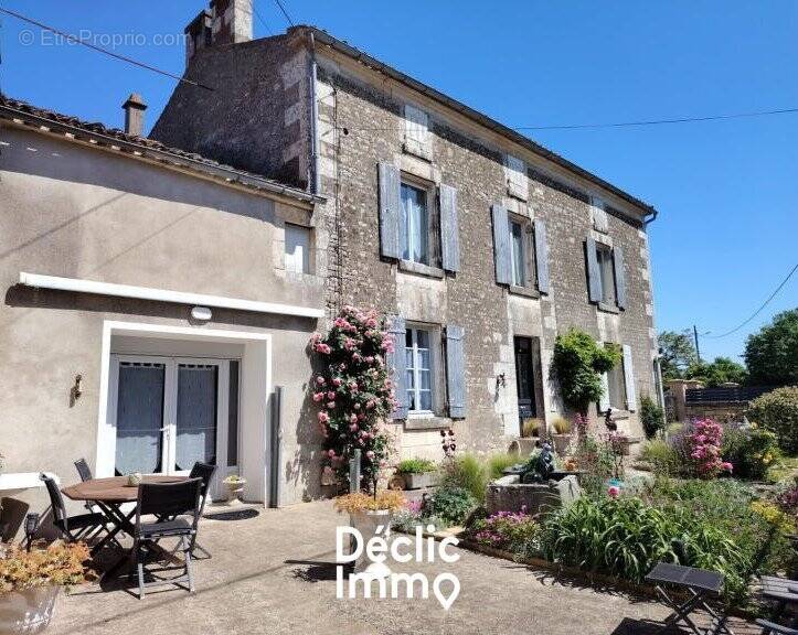 Maison à BOUILLE-COURDAULT
