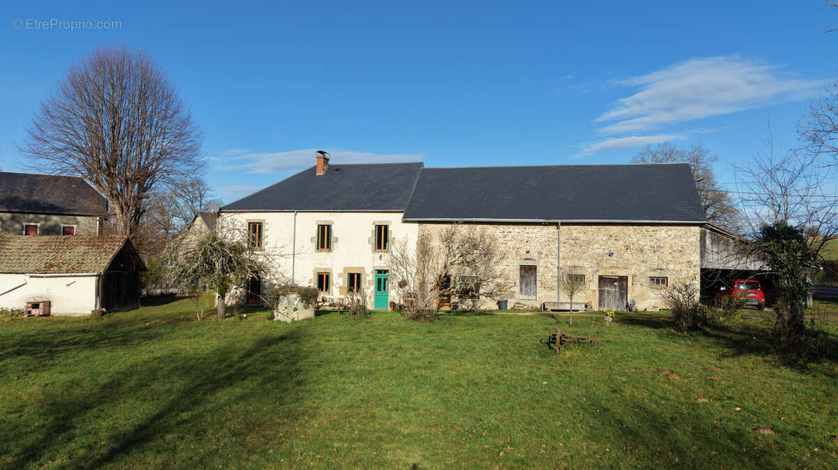 Maison à SAINT-GERVAIS-D'AUVERGNE