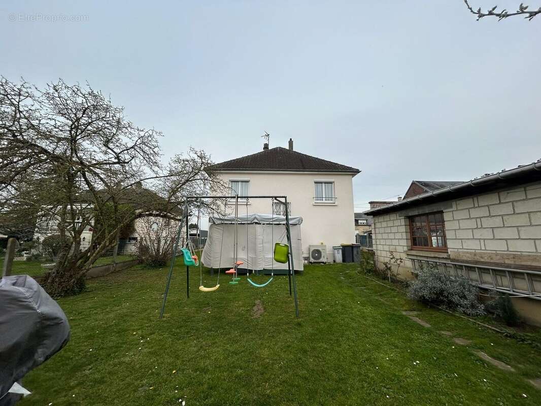 Maison à BELLEU
