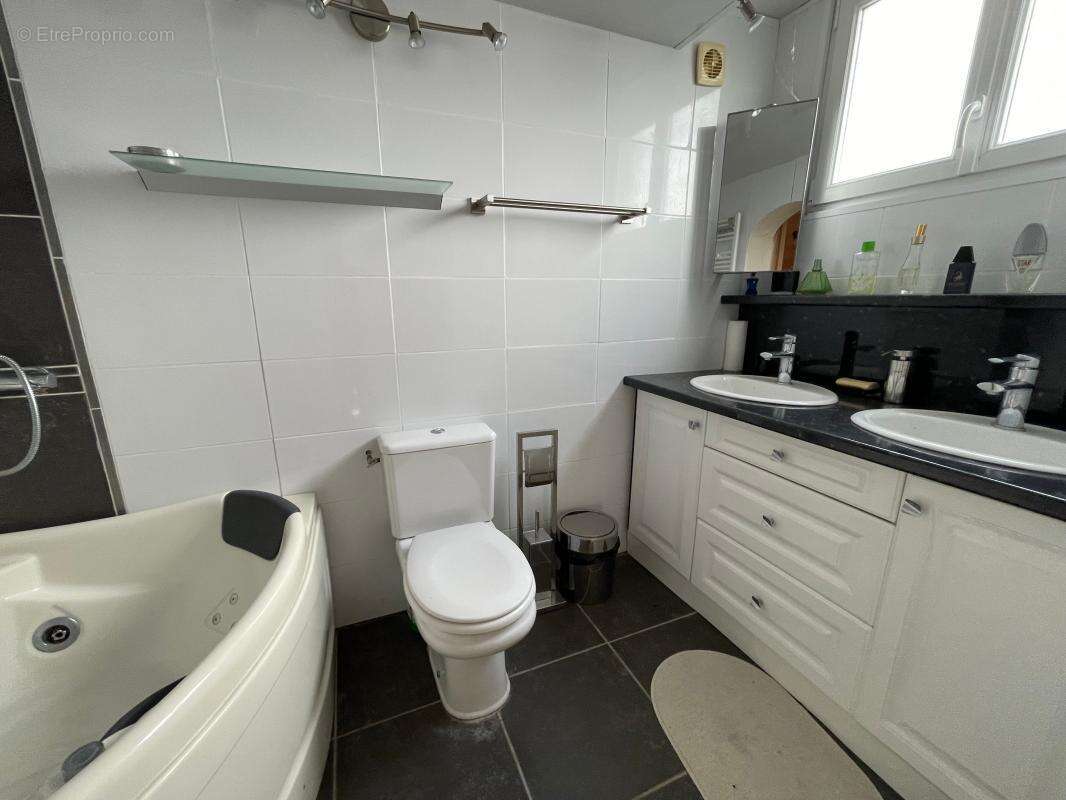 Maison à PORT-DES-BARQUES