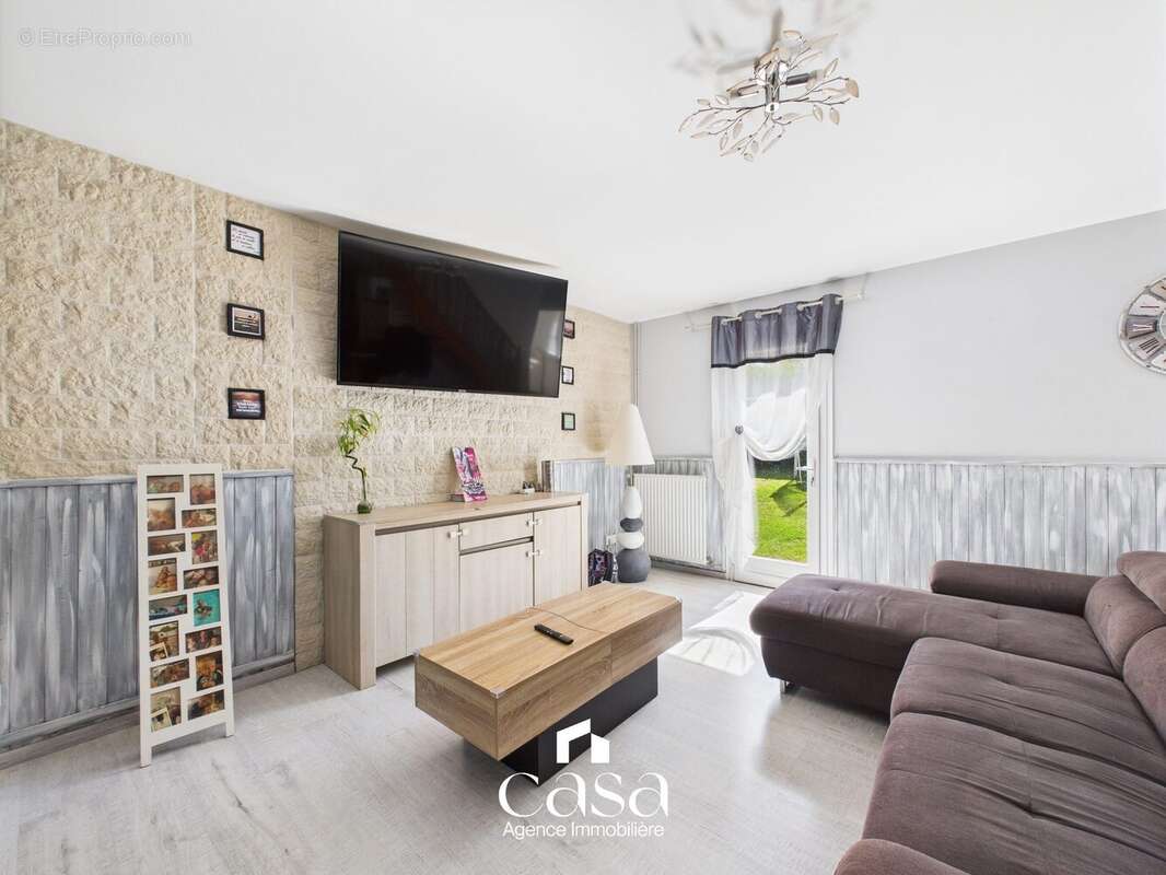 Maison à LAIZE-LA-VILLE