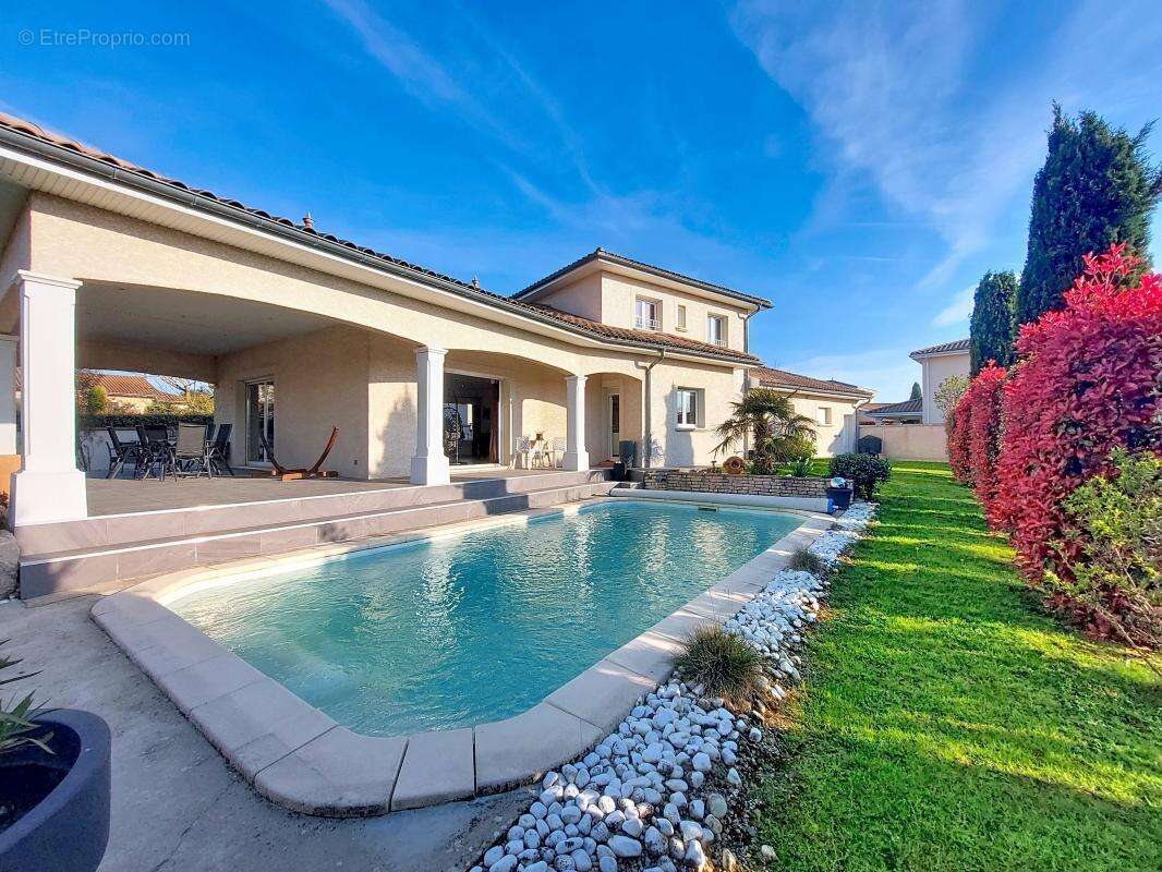 Maison à SAINT-BONNET-DE-MURE