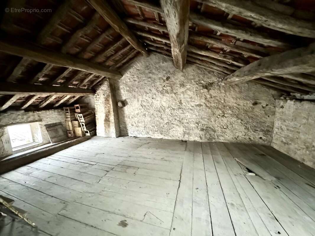 Appartement à GONDRECOURT-LE-CHATEAU