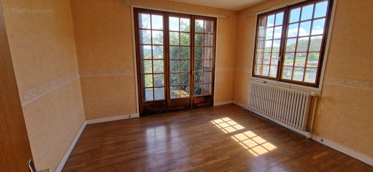 Maison à PERIGNAT-LES-SARLIEVE