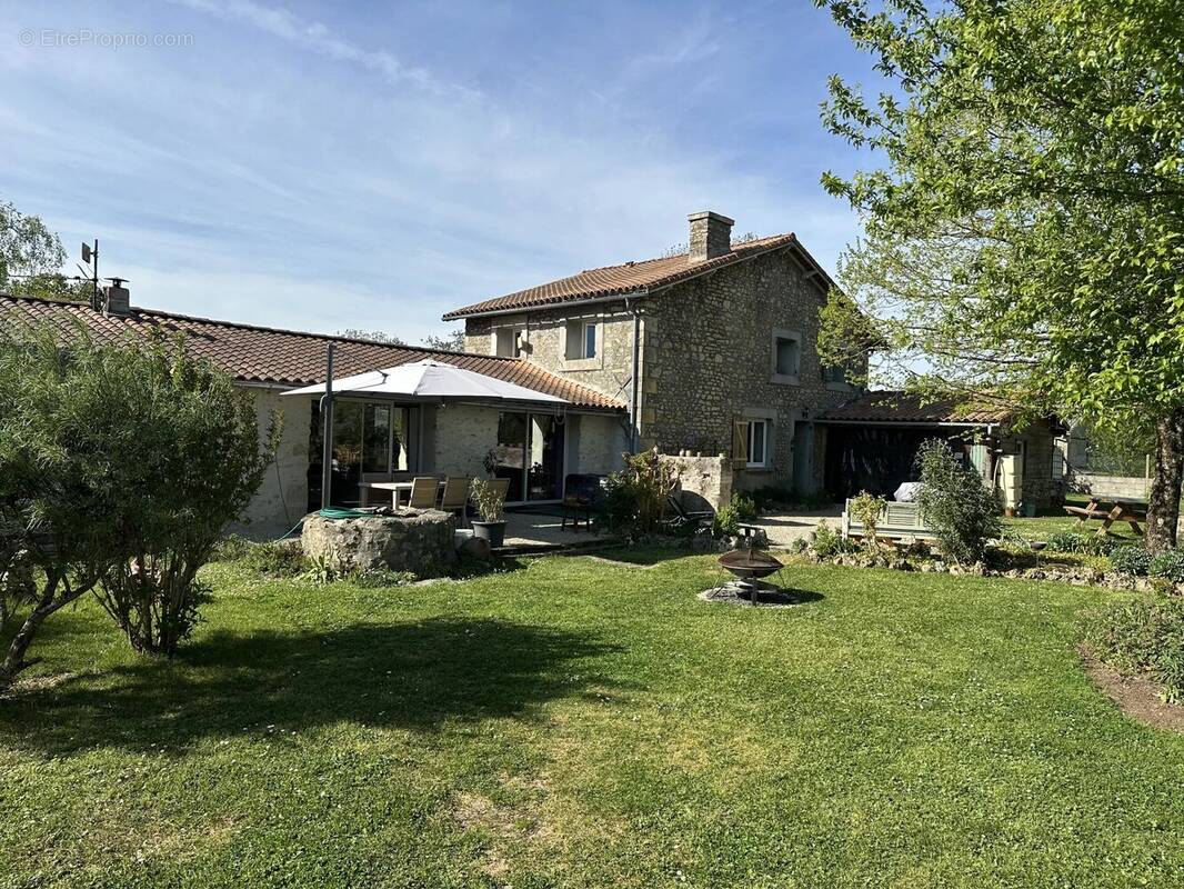 Maison à SAINT-MAURICE-LA-CLOUERE