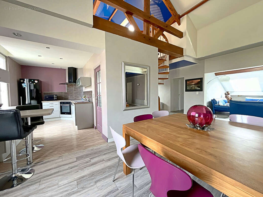 À vendre : Appartement spacieux de 4 pièces à COURCY ! - photo 2