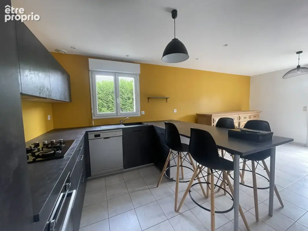 Maison 6 pièces 91 m² à vendre à Saint-Baudelle (53100) - photo 6