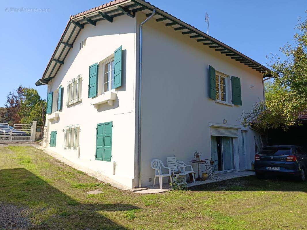 Maison de caractère en cœur de ville avec deux logements indépendants et fort potentiel locatif !!!! - photo 9