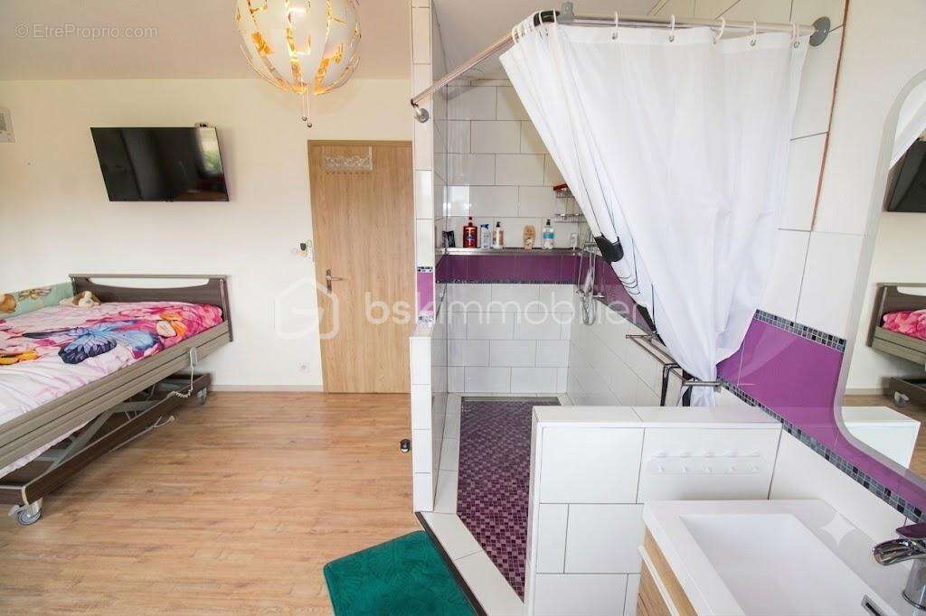 VILLAGE-NEUF – MAISON INDIVIDUELLE 213 m² – 213 m² habitables • Piscine • Photovoltaïque • Pompe à chaleur • À 2 min de la Suiss - photo 8