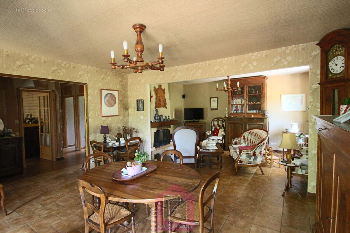 Maison familiale aux abords de Prayssac   Grand terrain et beau potentiel à exploiter ! - photo 9