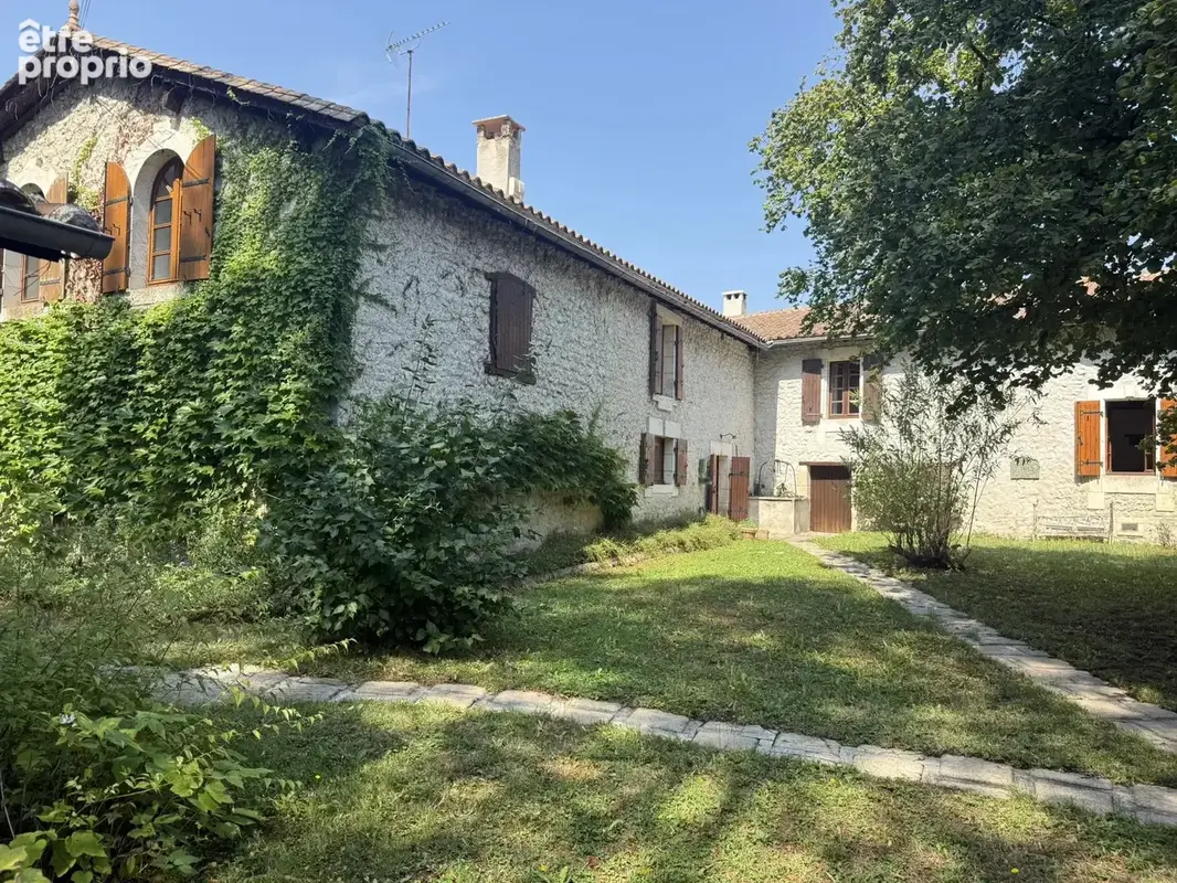 Maison à SALLES-LAVALETTE