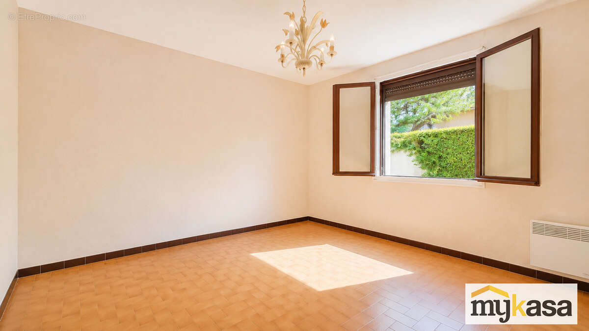 Maison T4 de plain-pied avec jardin, garage et véranda - Martigues Saint-Jean - photo 11