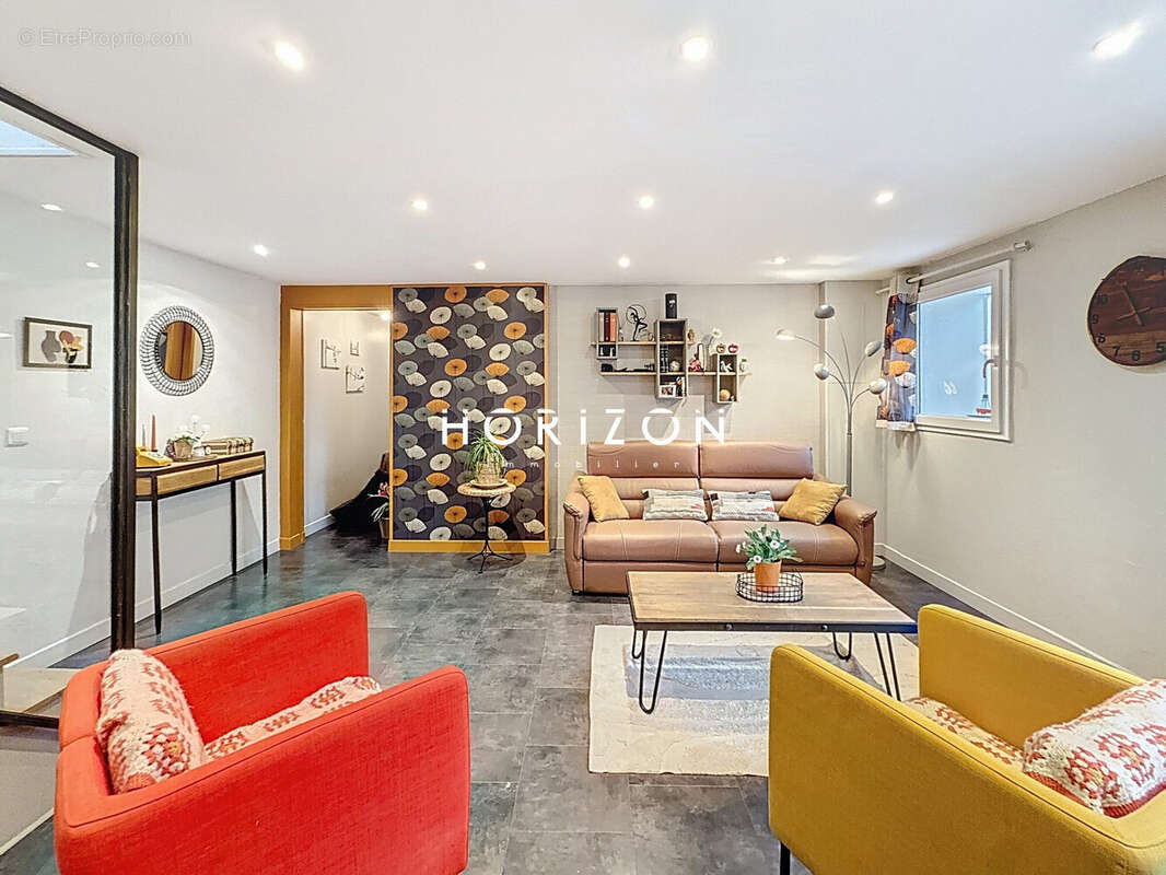 Maison à CRECHES-SUR-SAONE