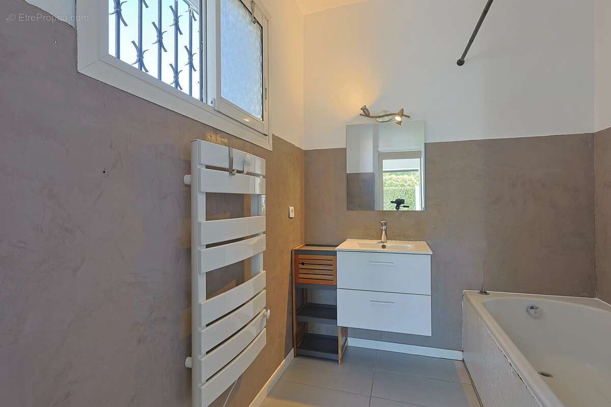 Appartement à VALLAURIS