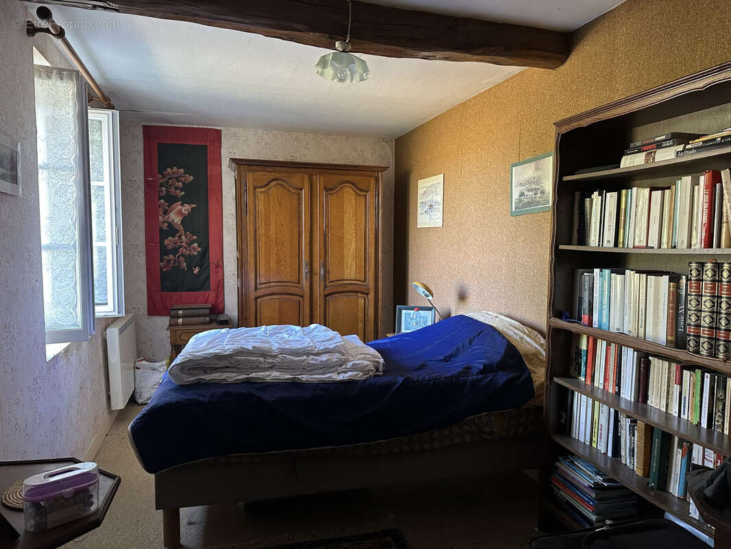 Maison à MONTGIVRAY