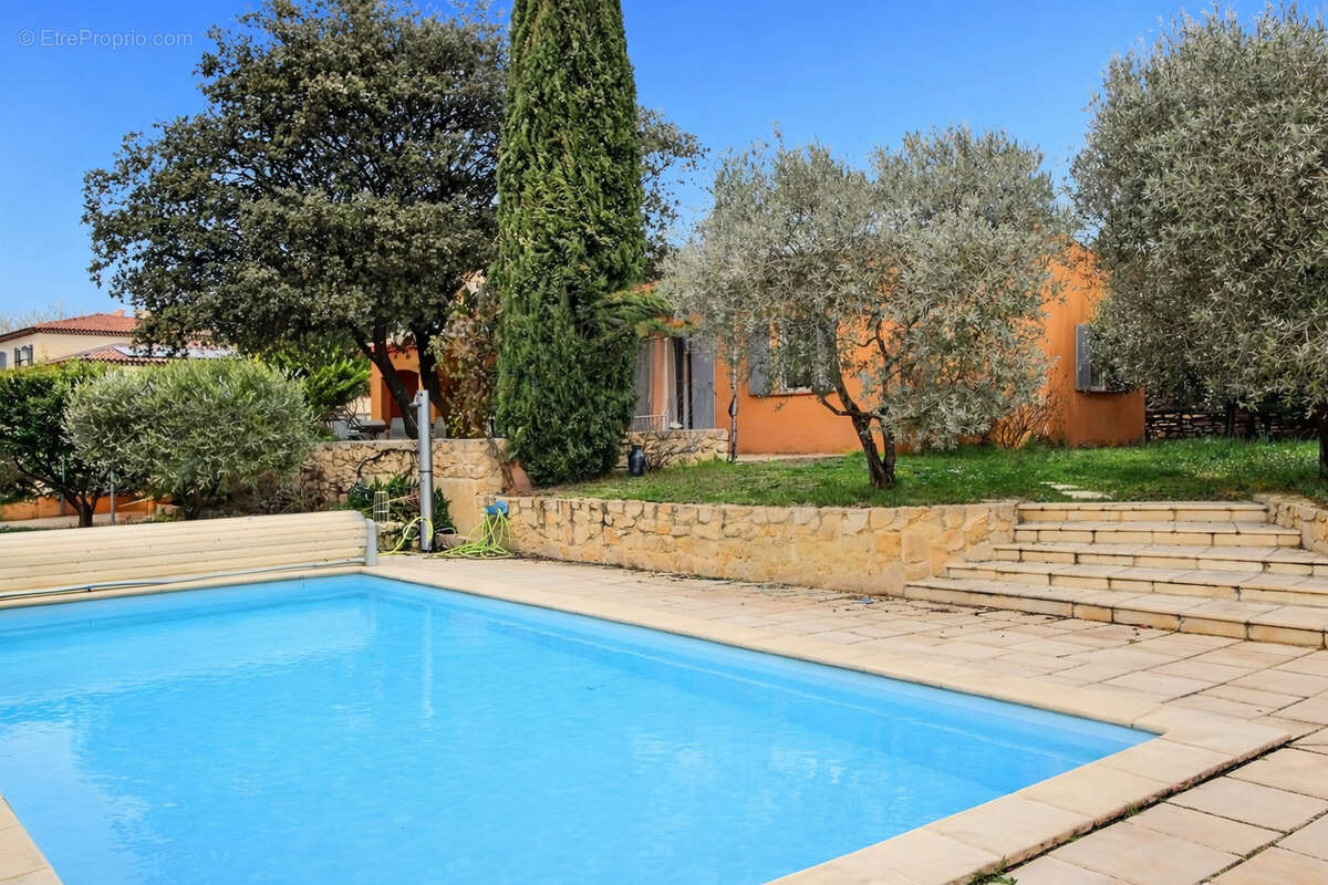 Pourrières : Maison T5 de Plain-Pied avec Piscine et Grand Jardin au Calme - photo 5