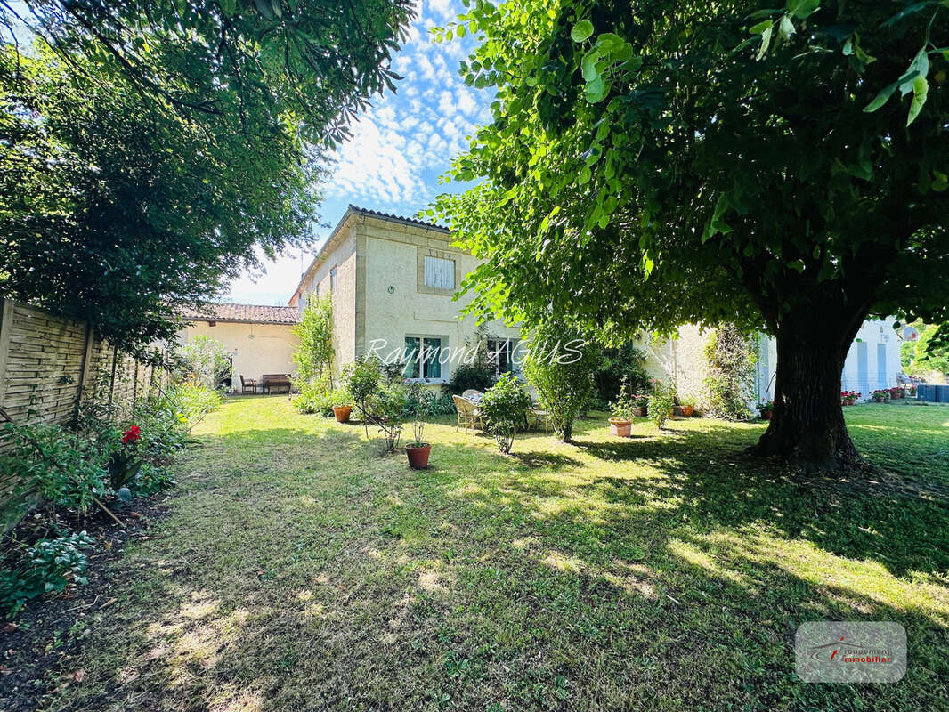 Maison à SAINT-EMILION