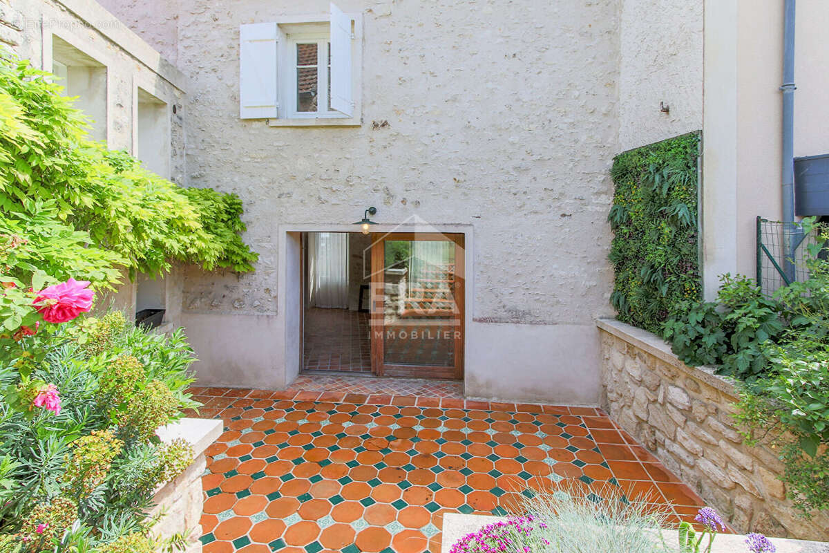 Maison à CRESPIERES