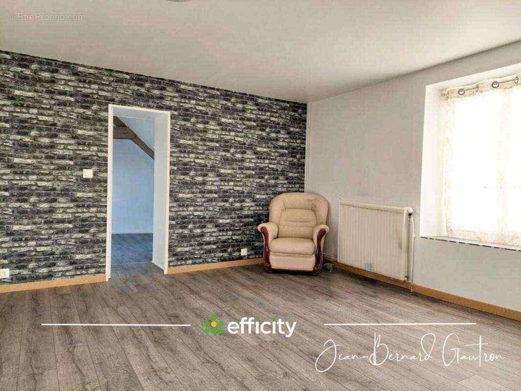 Maison à POMMERIT-LE-VICOMTE