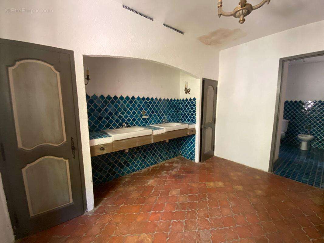 Maison Le Revest Les Eaux 10 pièce(s) 399 m2 - photo 11