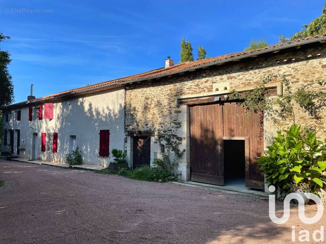 Photo 1 - Maison à MONTEMBOEUF