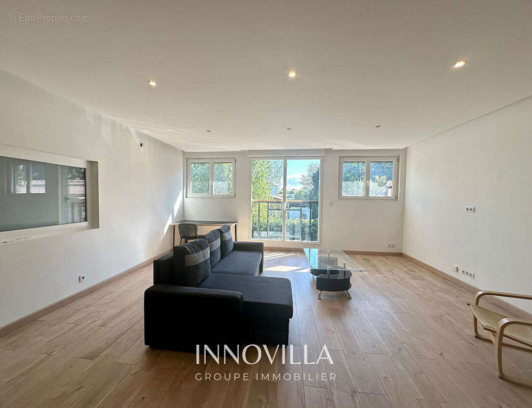 Commerce à LAPEYROUSE-FOSSAT