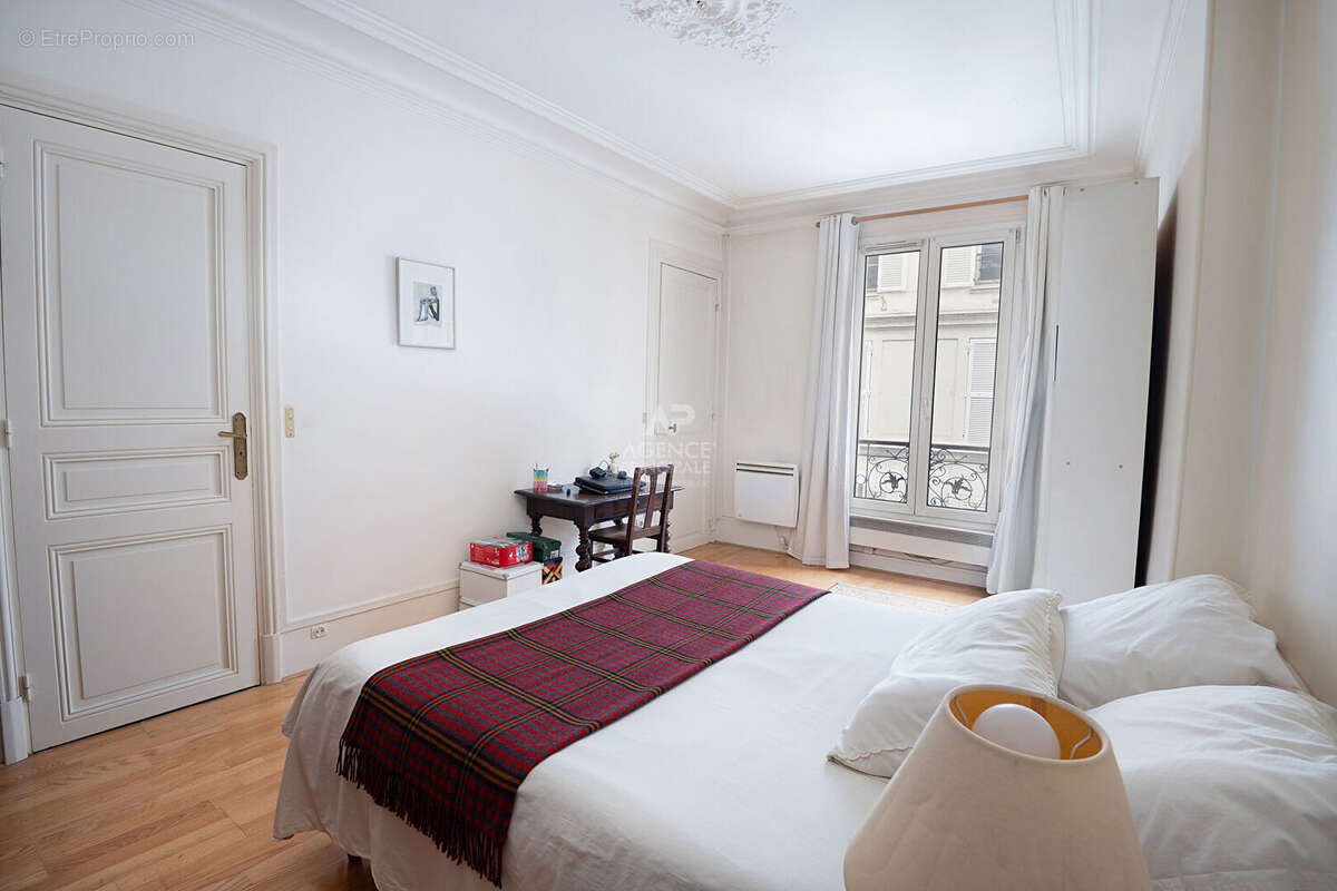 Appartement à PARIS-17E