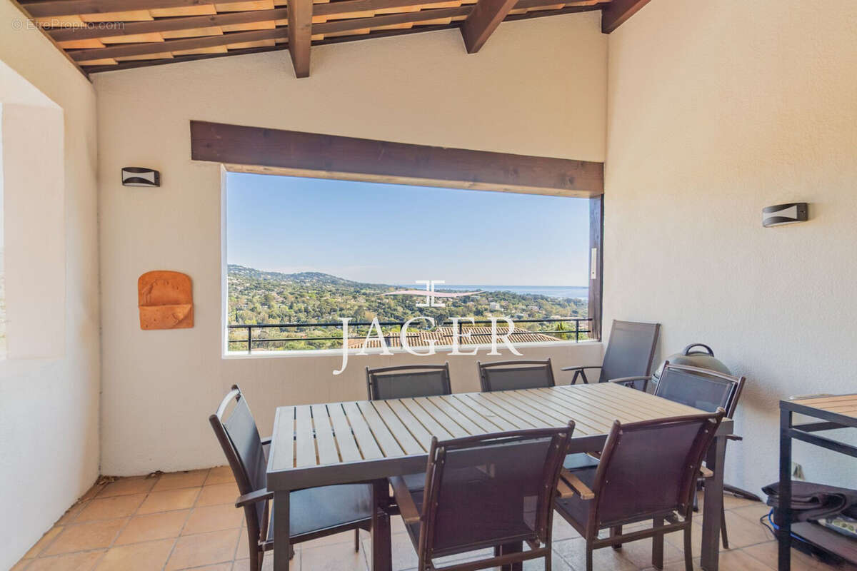 Appartement à GRIMAUD