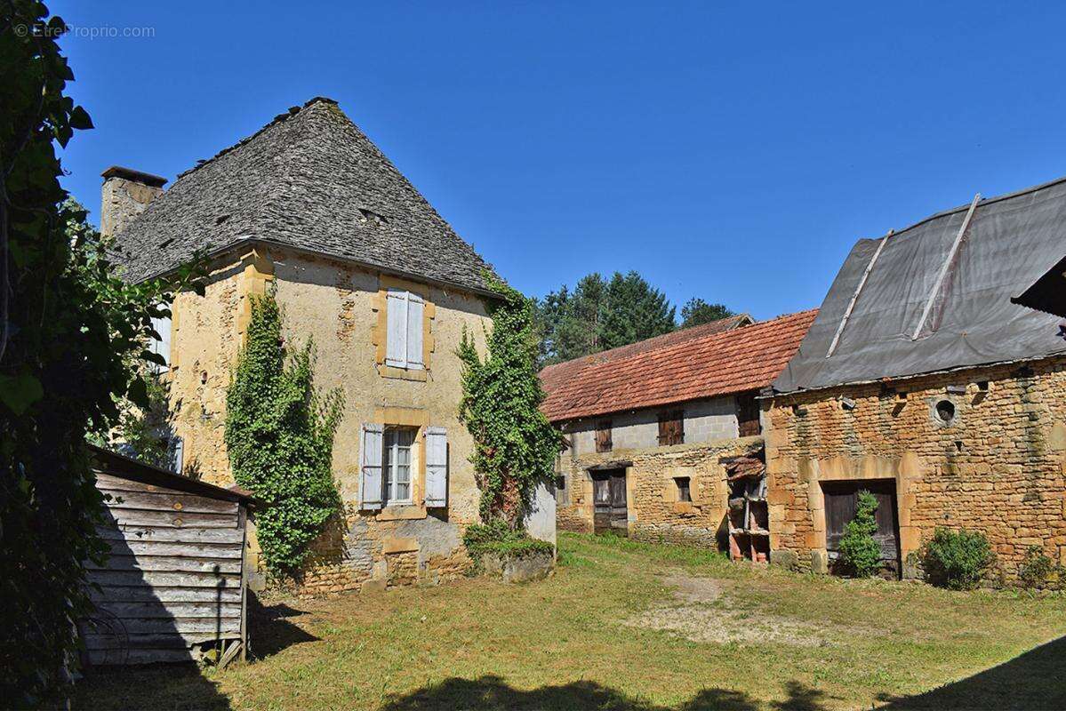 Corps de ferme Saint Crepin et Carlucet 6 pièce(s) 149 m2 - photo 4