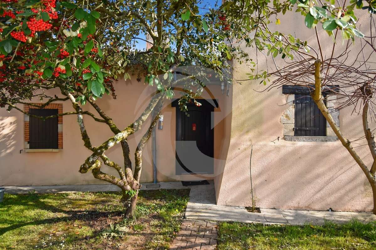Maison à NEGREPELISSE
