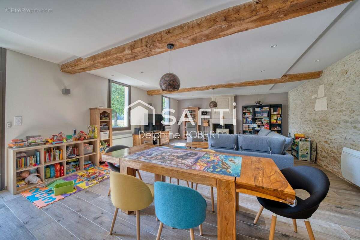 Maison 248 m² à Venerand  - photo 8