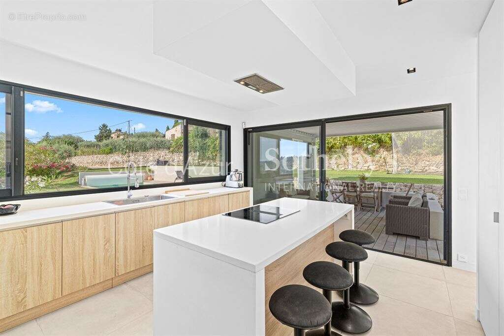 Villa d'architecte contemporaine à vendre à Vence avec piscine et appartement indépendant - photo 13