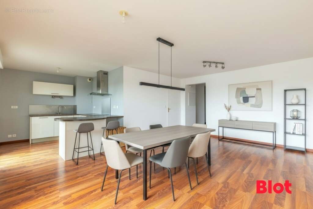 Appartement à VEZIN-LE-COQUET