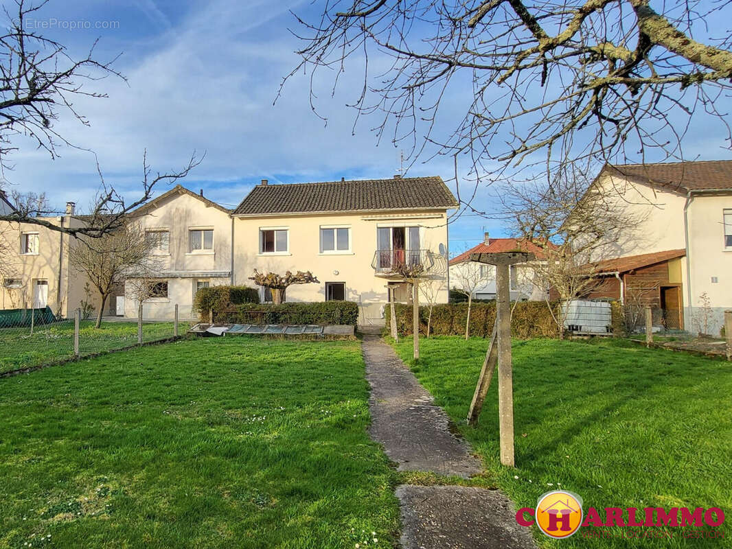 Maison à SAINT-JUNIEN