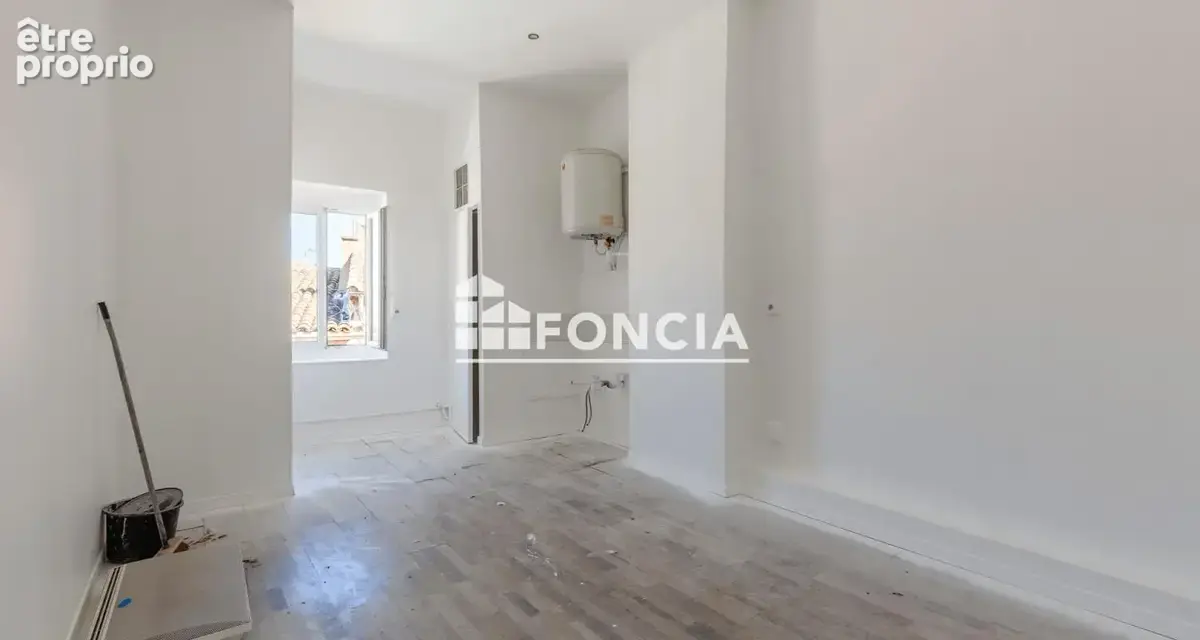 Appartement à SAINT-MITRE-LES-REMPARTS