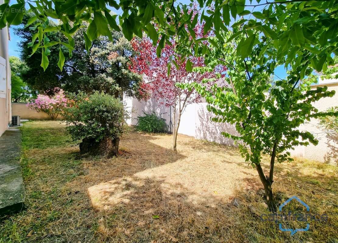 Maison de 212m² avec 6 pièces et une dépendance T2 - Terrain arboré de 800m² - Garage - Restinclières (34160) - photo 22