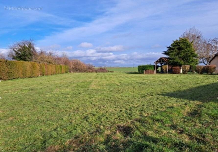 Terrain à AILLY