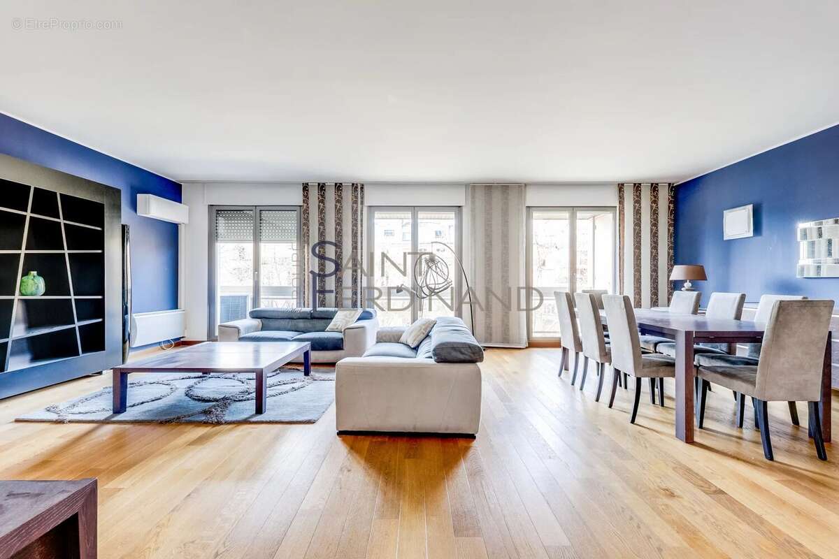 Appartement à PARIS-8E