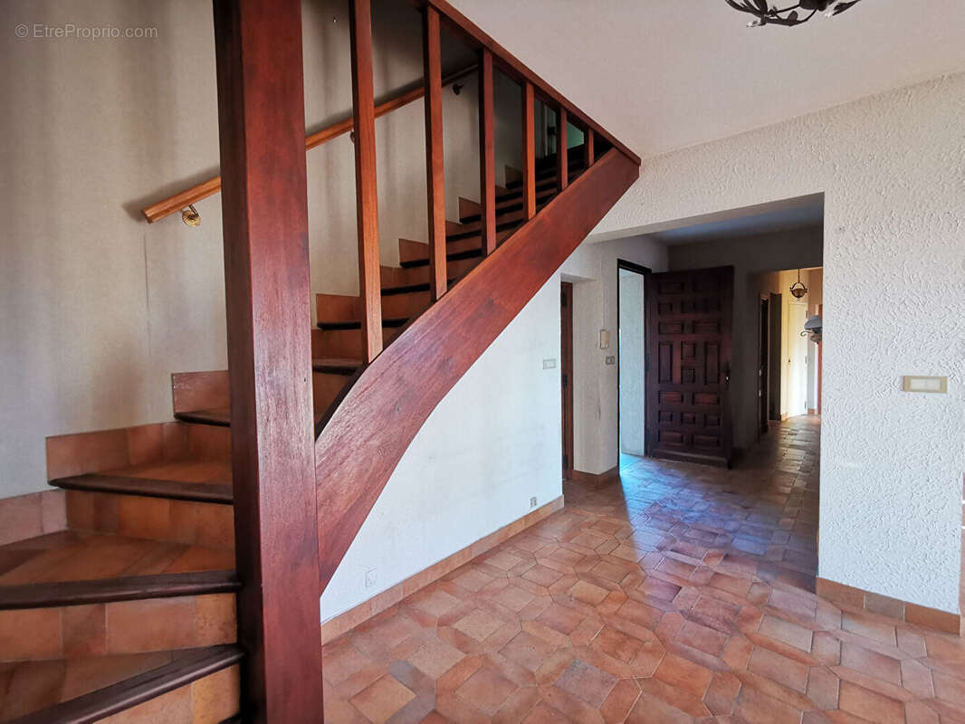 Maison traditionnelle t5 (construite en 1973) de 138 m² sur un terrain de 1 003  m2 - photo 13